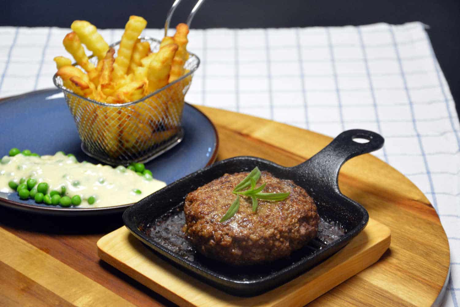 Herregårdsbøf opskrift med hjemmelavede pomfritter og bearnaise sauce