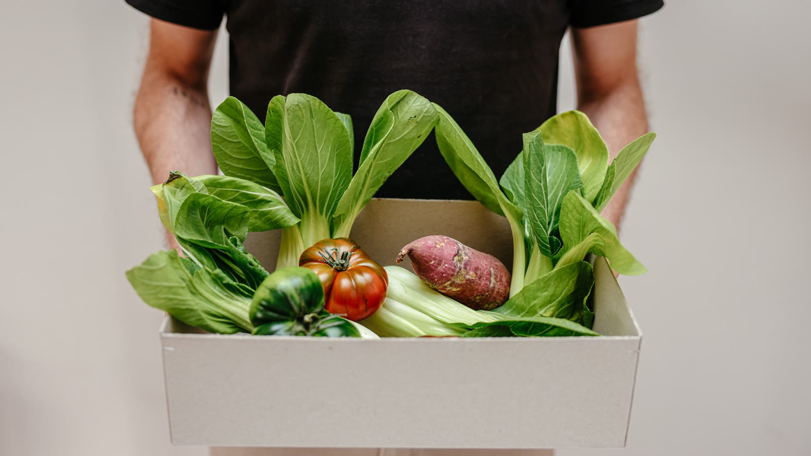 Måltidskasse med pak choi, tomat og søde kartofler